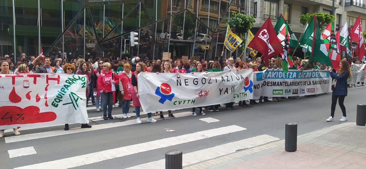 Lehen greba egunaren jarraipena oso zabala izan da, eta %50era iristen da grebarekin bat egin dezaketen langileen artean Lehen greba egunaren jarraipena oso zabala izan da, eta %50era iristen da grebarekin bat egin dezaketen langileen artean