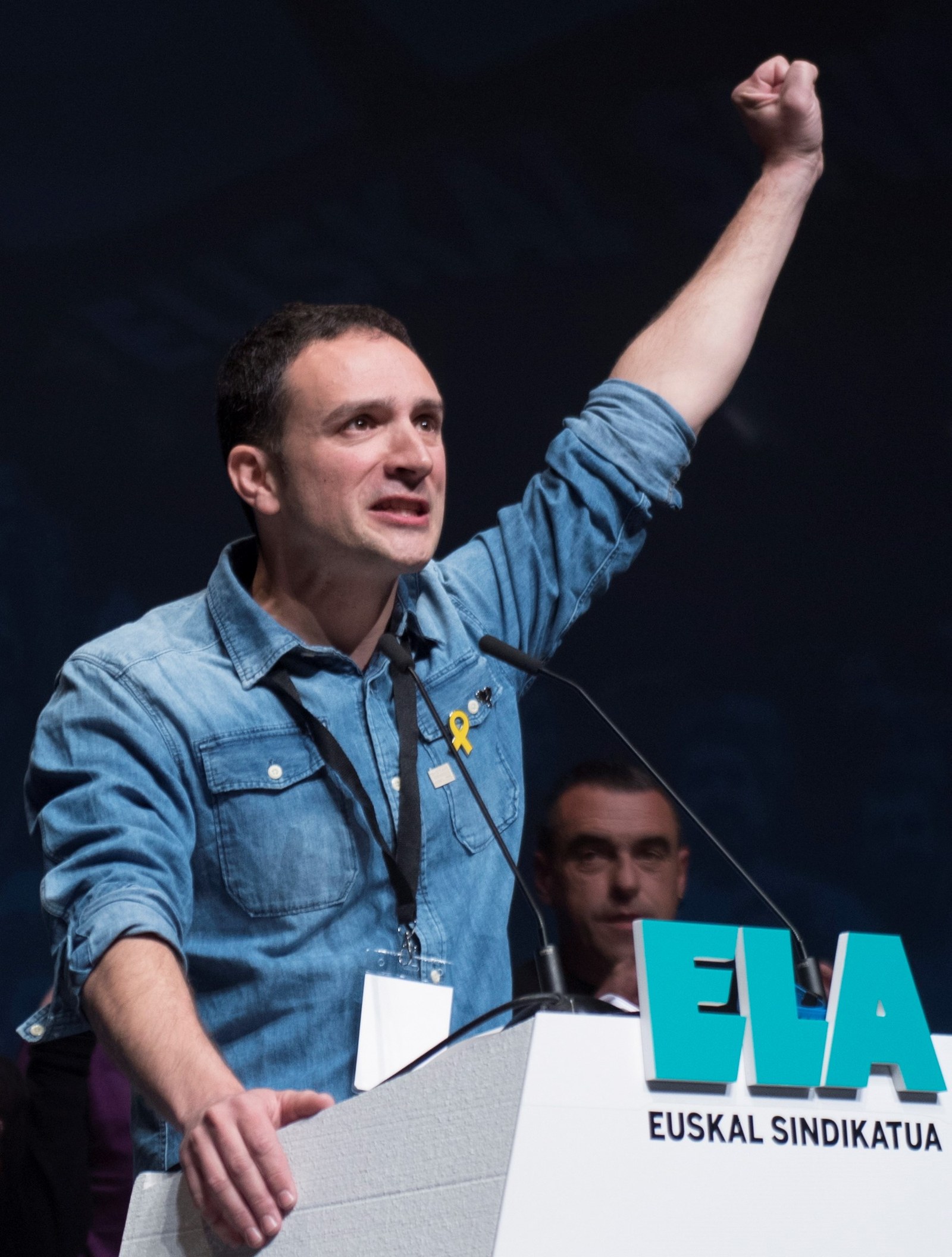 "Lehendakari jauna: atea itxi diguzu, baina kalean ikusiko gaituzu"