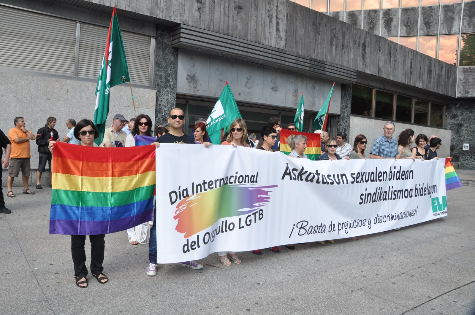 Lesbiana, gay, bisexual eta transexualen askapenaren nazioarteko eguna Lesbiana, gay, bisexual eta transexualen askapenaren nazioarteko eguna