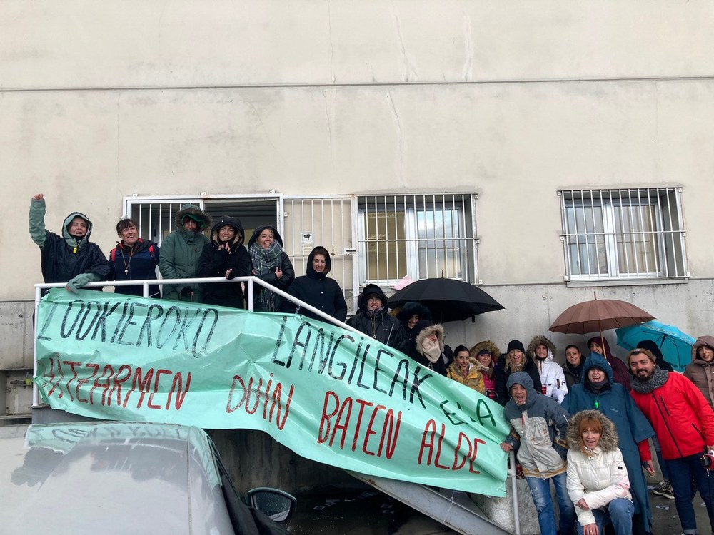 Lookiero enpresako langileak greban daude lan baldintzak hobetuko dizkien hitzarmena lortzeko