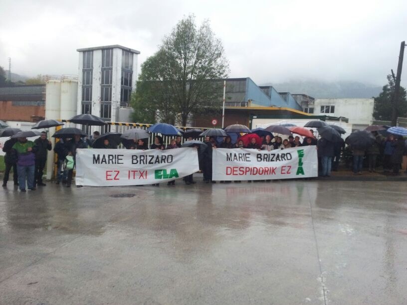 Zizurkilgo Marie Brizard-eko langileak greban enpresaren itxieraren aurka