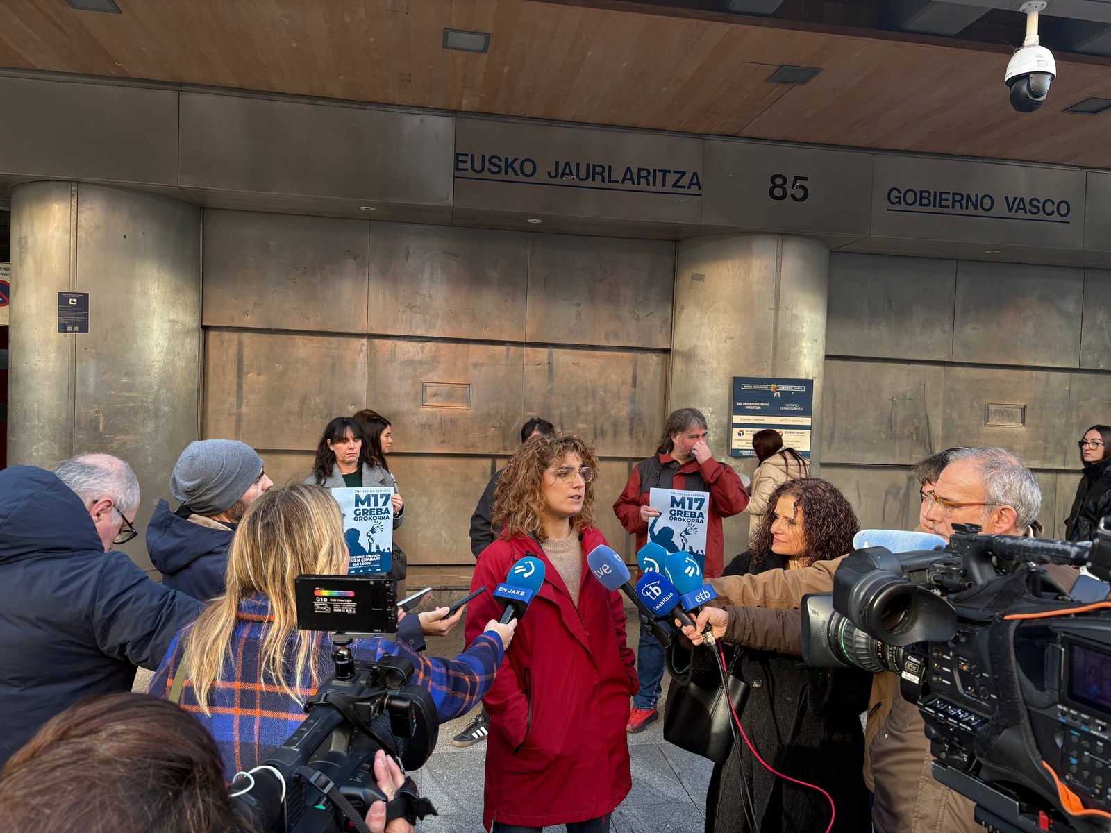 Martxoaren 17ko greba deialdia erregistratu dute sindikatuek