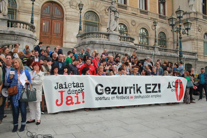 Merkataritzako ordutegien auzian, atzera egiteko eskatu diote Eusko Jaurlaritzari