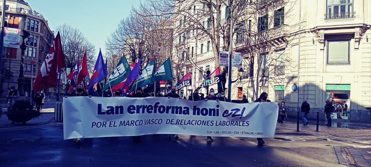Milaka lagun kalera atera dira Bilbon, Donostian, Iruñean eta Gasteizen lan erreforma honi ezetz esateko