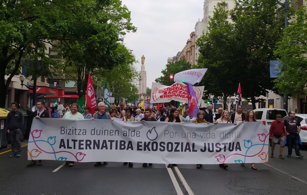 Milaka lagunek alternatiba ekosozial justua aldarrikatu dute Bilbon eta Iruñean Milaka lagunek alternatiba ekosozial justua aldarrikatu dute Bilbon eta Iruñean