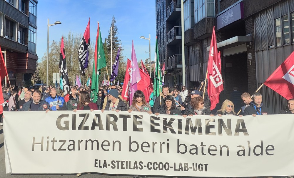Milaka langile izan dira Gasteizko manifestazioan Hitzarmenaren aldeko hamabigarren greba egunean