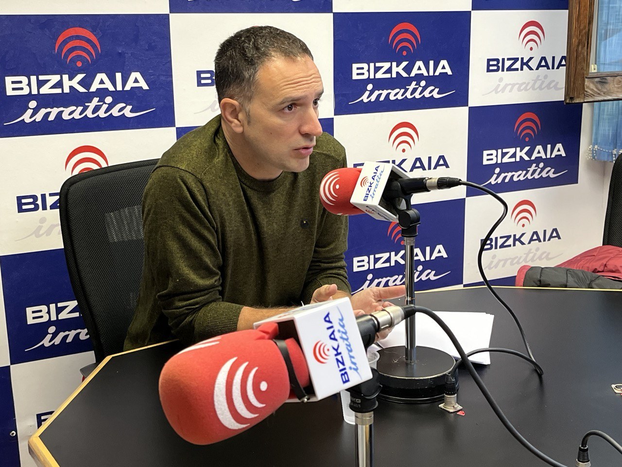 Mitxel Lakuntza: “Enpresak irabaziak dituztela ezkutatzen ari dira”