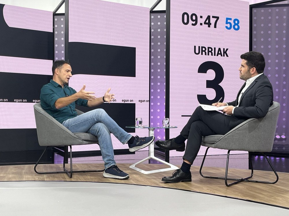 Mitxel Lakuntza: "Jada hilda zegoen Gernikako estatutua are gehiago hustu dute"