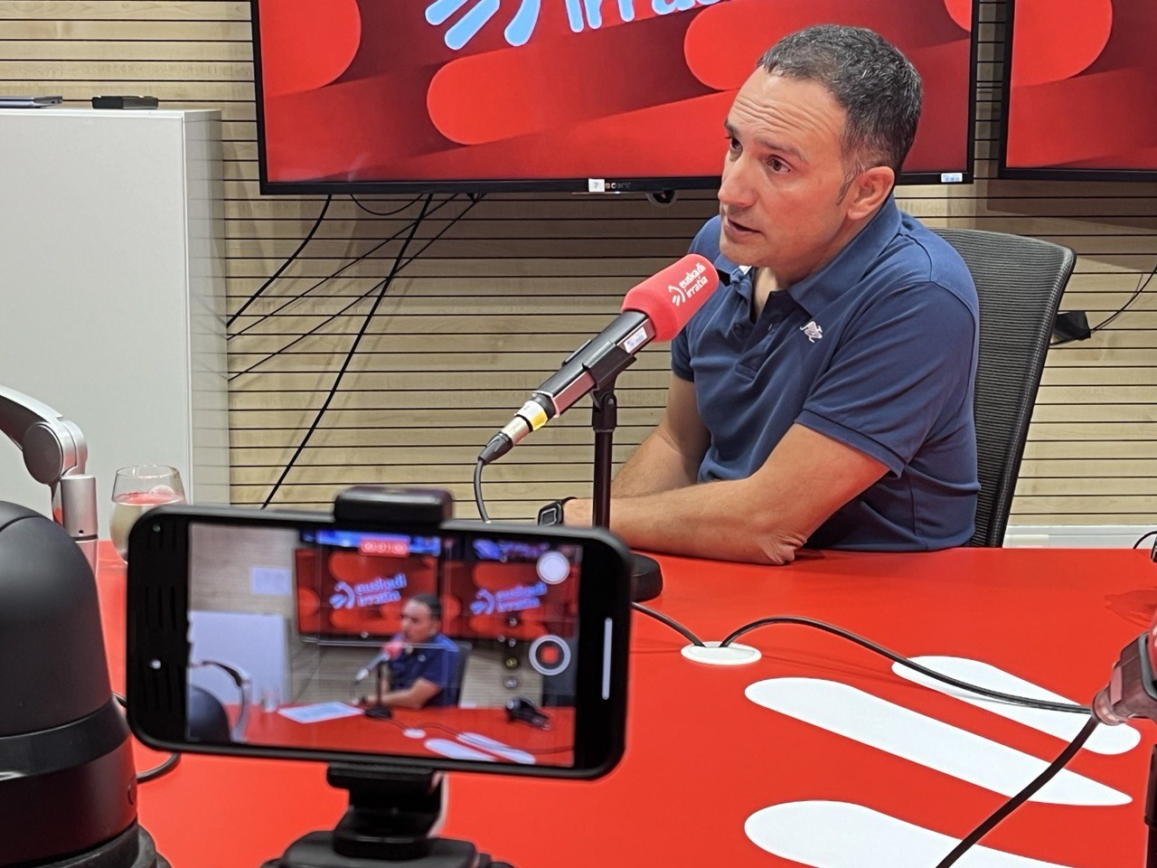 Mitxel Lakuntza: "Neurriak hartu ordez, Osakidetzarako beste mahai bat osatu du Pradalesek bere ardura ezkutatzeko eta denbora irabazteko"