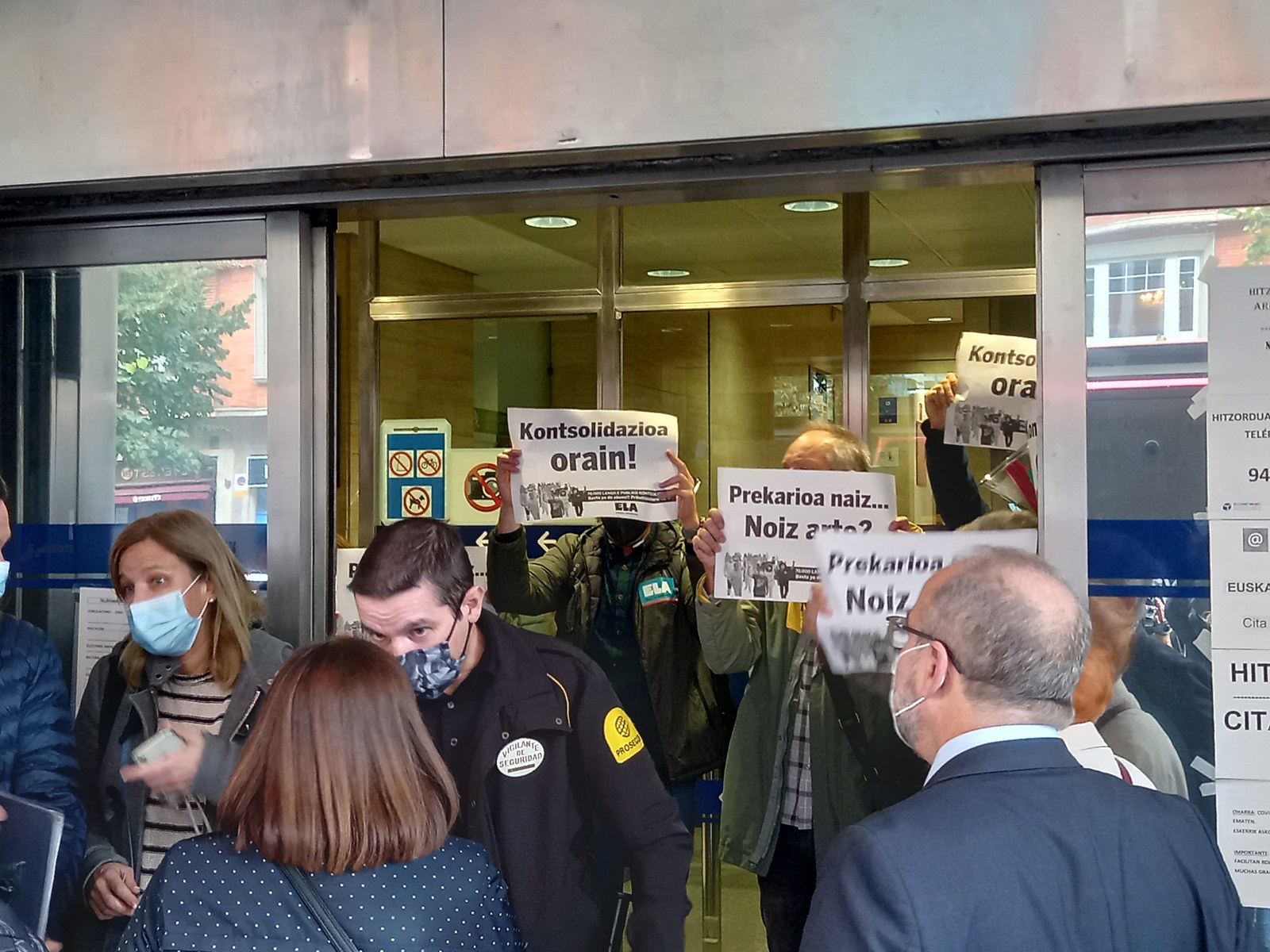 Mobilizazioak egin ditu ELAk Hego Euskal Herriko hiriburuetan enplegu publikoaren kontsolidazioa aldarrikatzeko