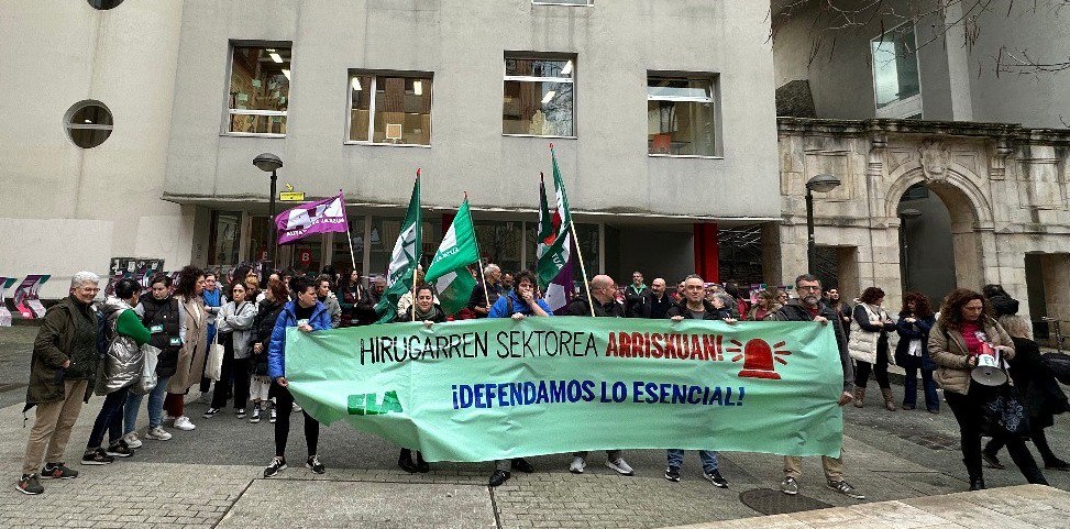 Mobilizazioak eta sinadura bilketa sektoreko egoera salatzeko