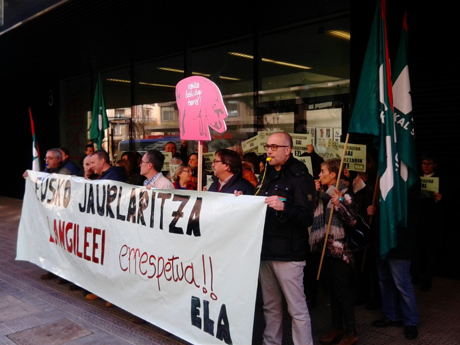 Mobilizazioekin jarraitzen dute administrazio orokorreko langileek