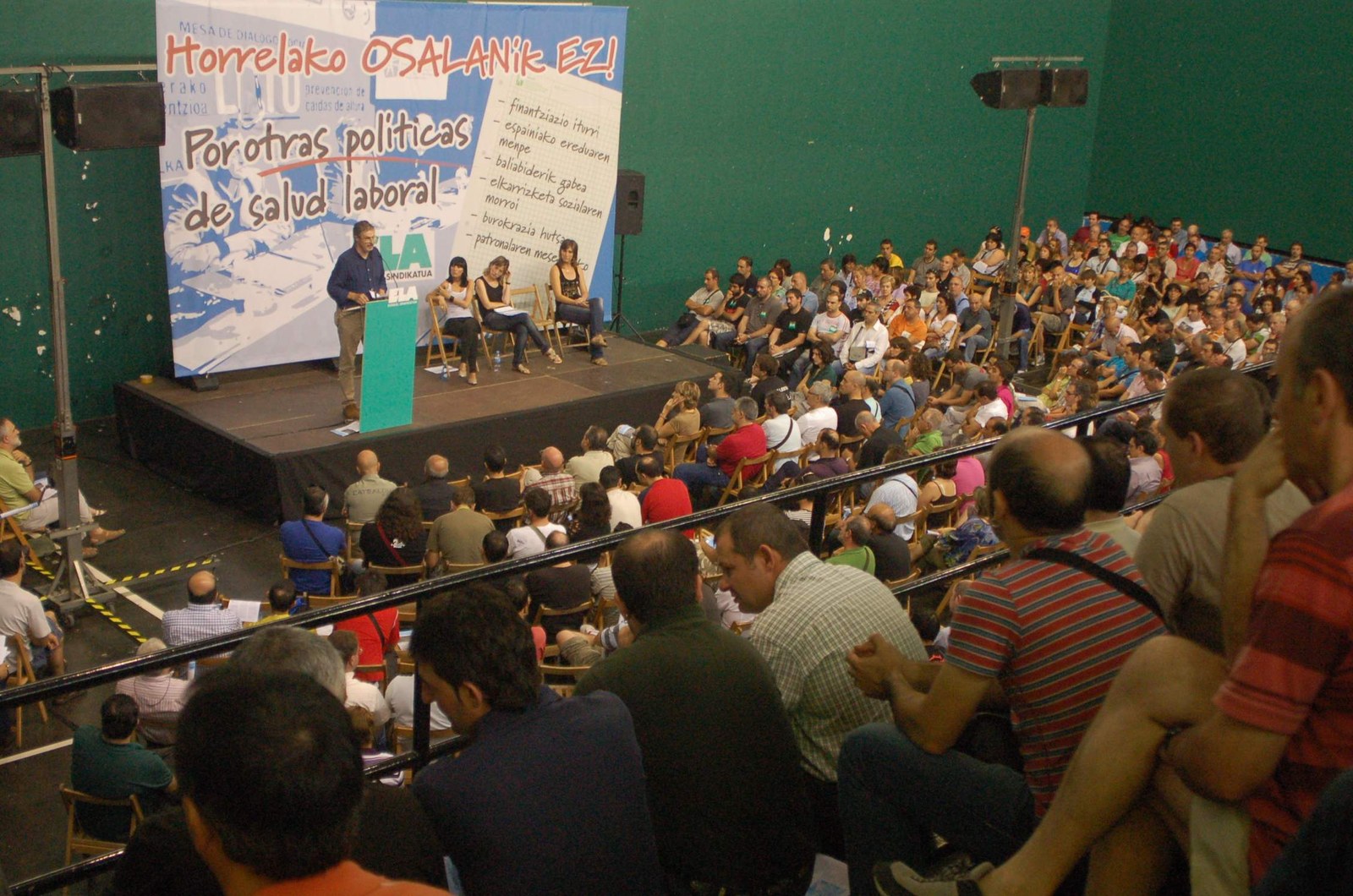 Muñoz: “Lan osasunean gobernua ez dago patronalaren aurka ezer egiteko prest”