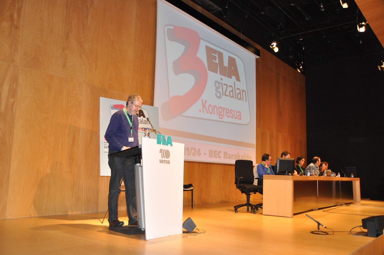 Muñoz: “Lopez Confebask-ek eskatzen duena egiten ari da"