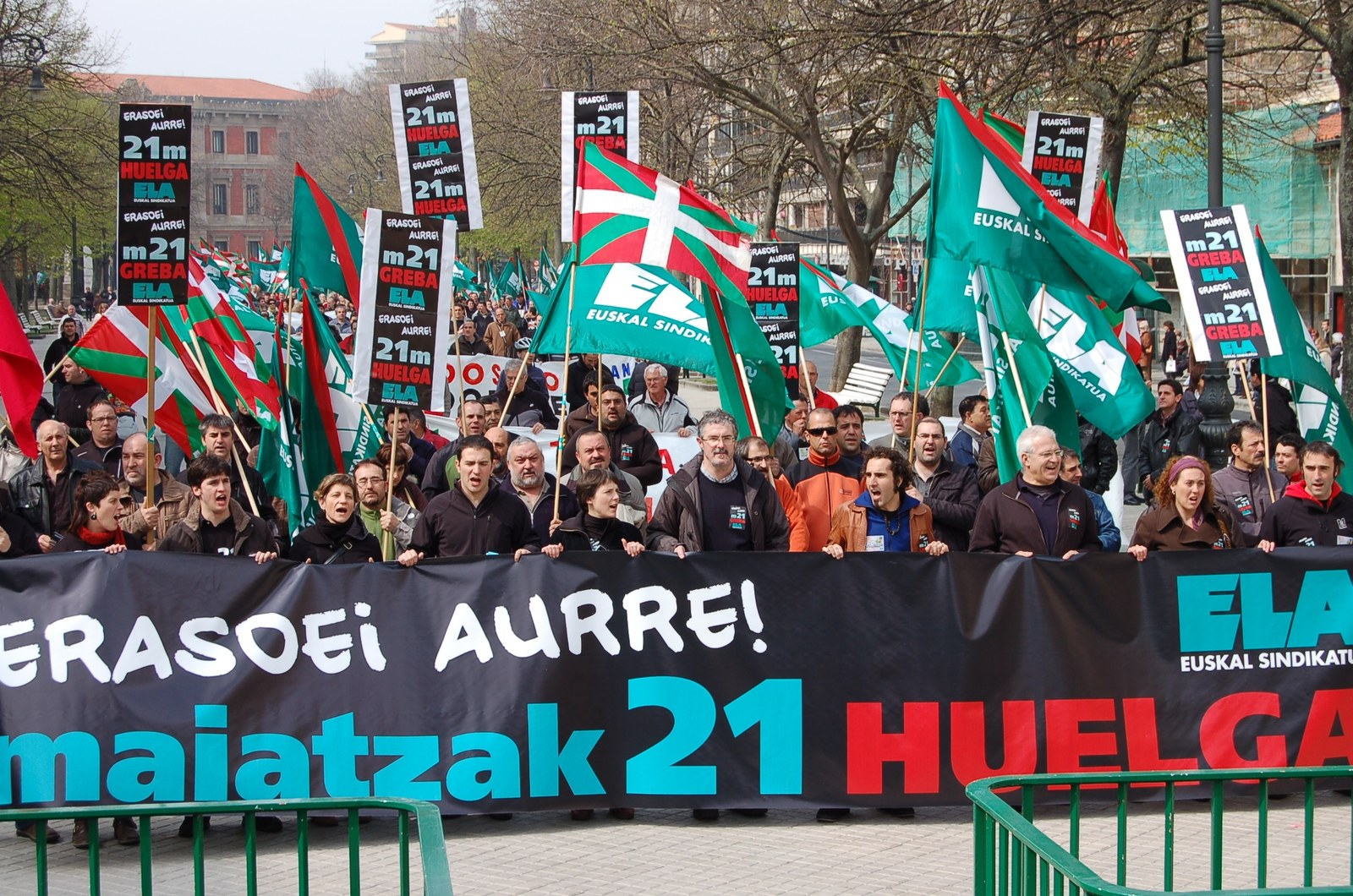 Muñoz: "Maiatzaren 21eko greba orokorra patronalaren xantaiari aurre egiteko dagoen modu bakarra da"