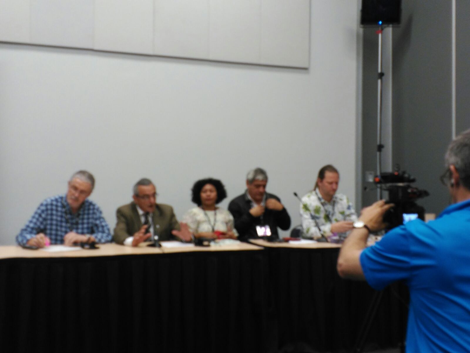 Muñozek eskatu du gizarte-politikak eztabaidaren erdigunean jartzea