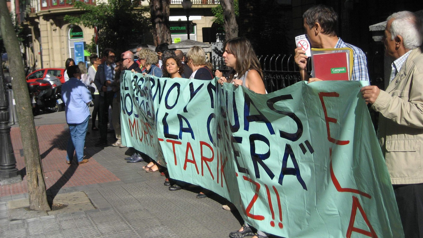 Mutualitateeko langileen protesta soldaten jaitsiera salatzeko