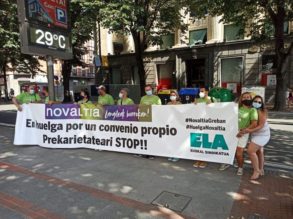 Novaltiako langileak Bilbon elkarretaratu dira urtebete baino gehiagoko grebari eusten