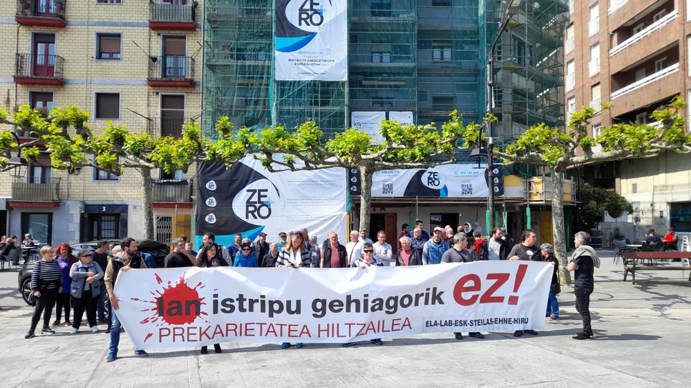 Ondarroan gertatutako lan istripua salatzeko elkarretaratzea egin da