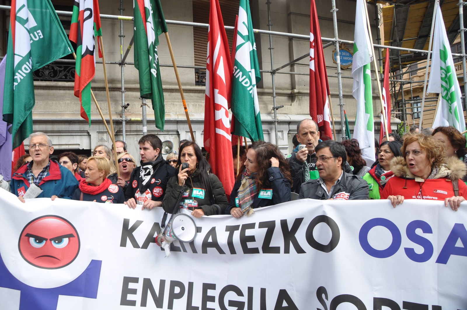 Osakidetzako langileek murrizketen kontrako bere haserrea erakutsi dute