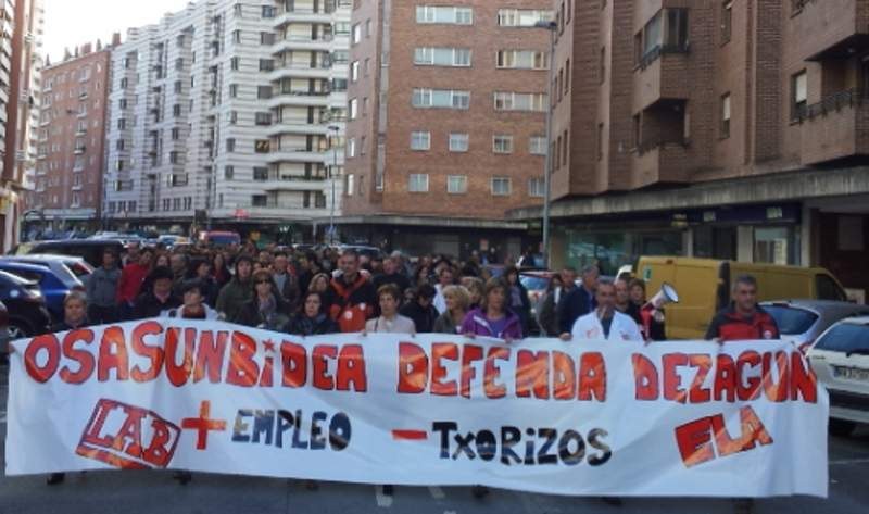 Osasunbidearen zuzendaritzak inposaturiko murrizketek erantzun zuzena jaso dute gaurko lanuztearekin