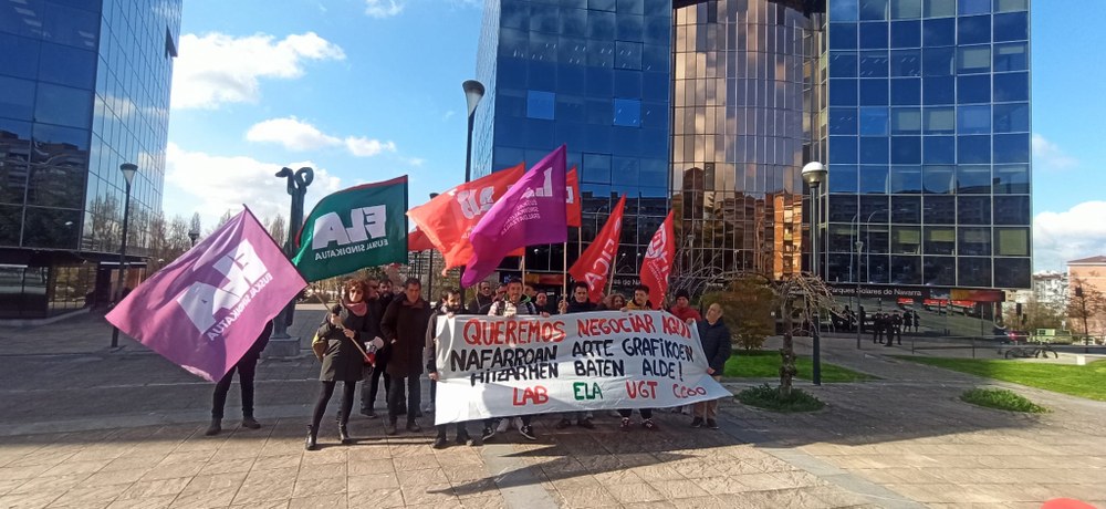 Patronalak hitzarmena berreskuratzeari uko egin diola salatzeko elkarretaratzea egin dute