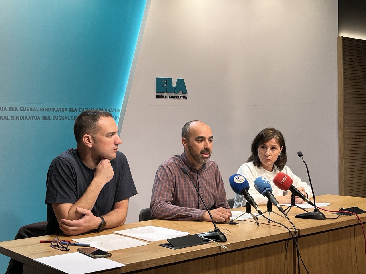 Patronalaren eta CCOO-UGTren itunak uko egiten dio KPIari, eta lan erreforma okertu eta emakumeak are gehiago prekarizatzen ditu