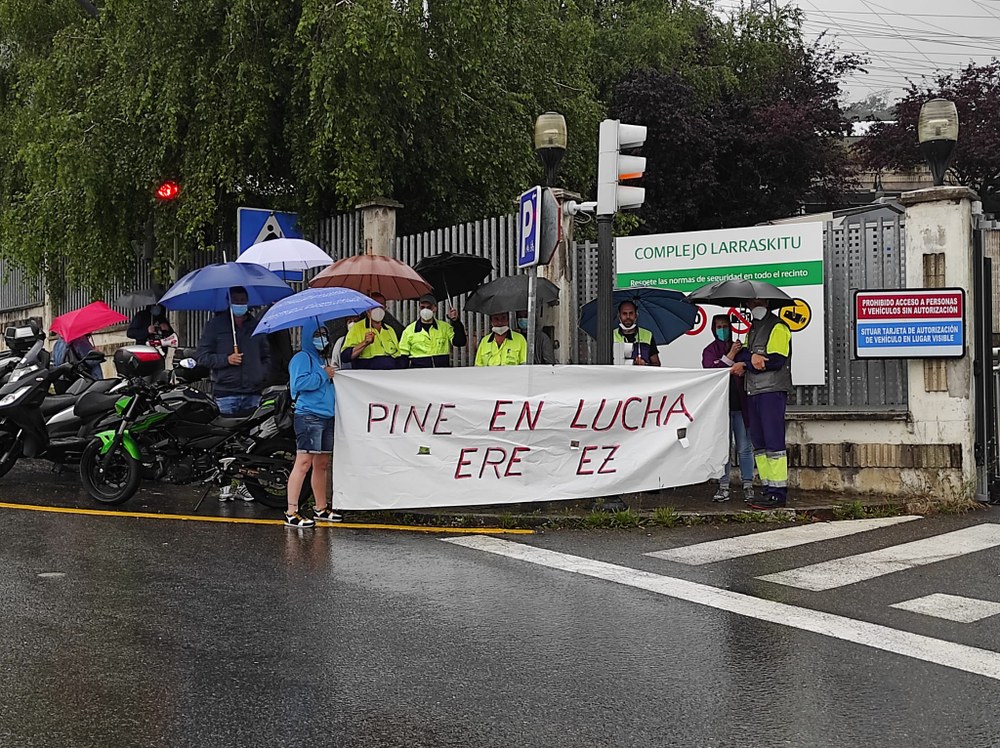 Pine Equipos Eléctricos enpresako langileak, EEEaren aurka greban