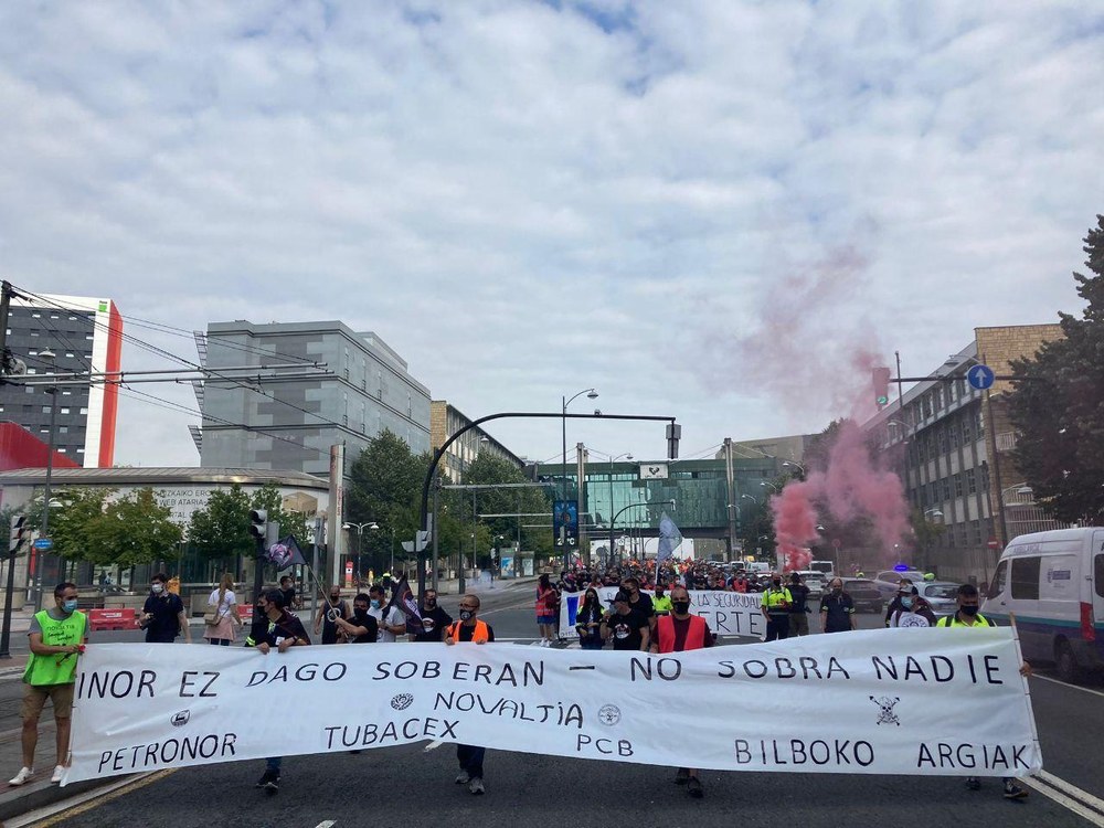 Prekarietatearen aurkako eta lanpostuen aldeko manifestariz bete da Bilbo