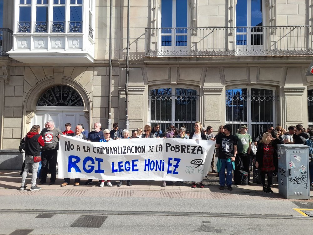 Probreziaren kriminalizazioari ez, lege honi ez