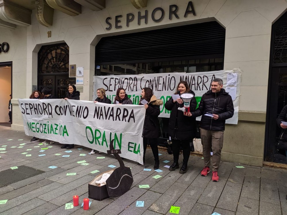 Sephora-ko langileek greban jarraitzen dute