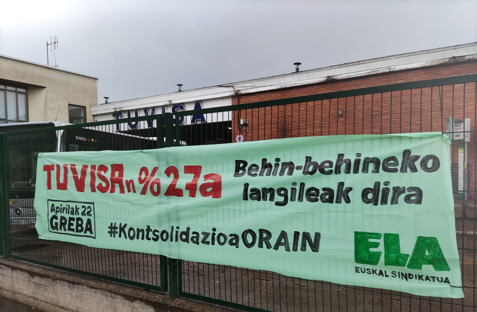 Tuvisan mobilizazioak eta grebak jarraitzearen alde egiten du ELAk
