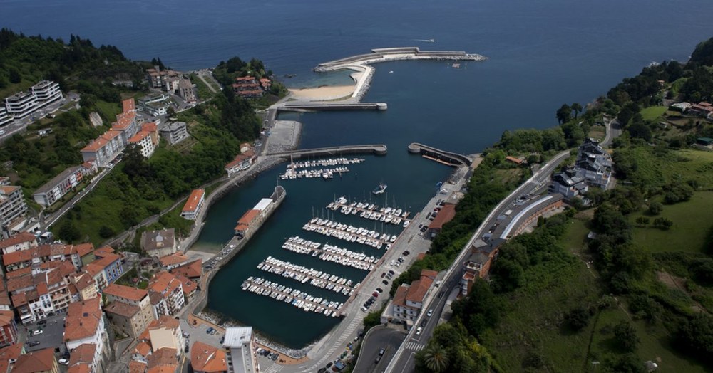 UNESCOk babestutako Geoparkea kaltetuko duen obraren aurka bozka dezaten deitu ditu ELAk Mutrikuko herritarrak