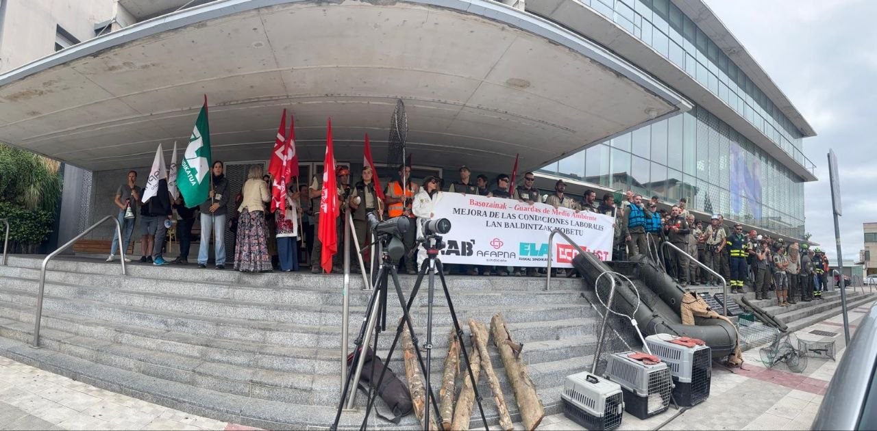 Urriaren 15ean greba deitu dute lan baldintzak hobetzeko