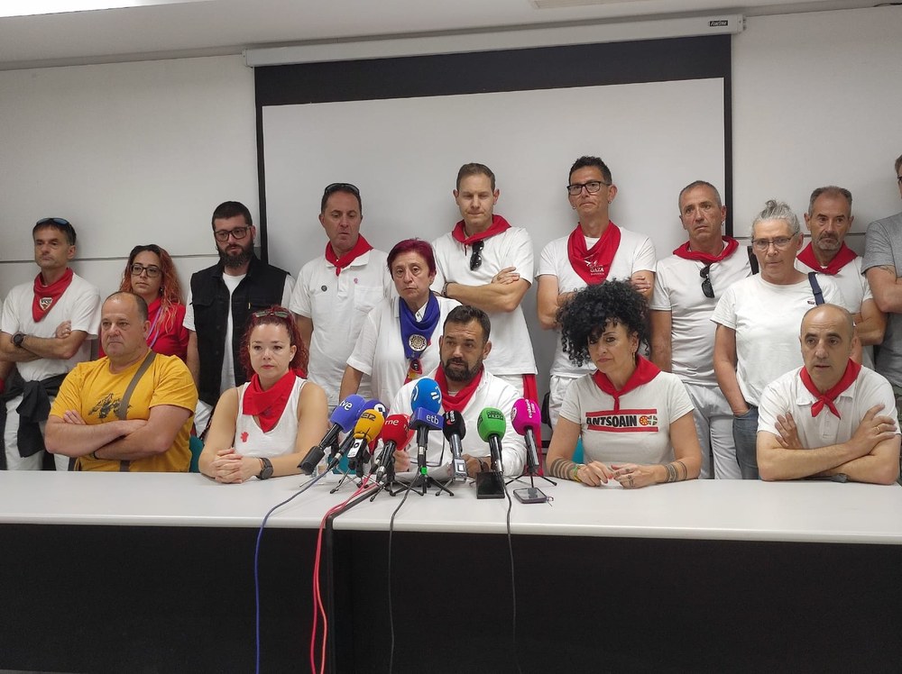 Villavesetako batzordeak Mankomunitatearen erantzukizuna azpimarratu eta gatazkari irtenbidea emateko eskatu du