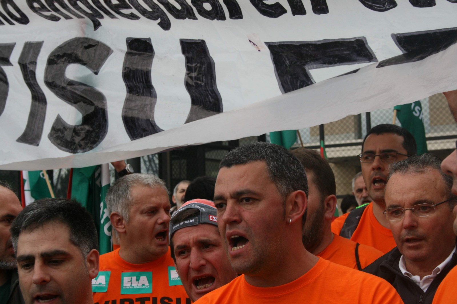 "Virtisu ez itxi" Gasteizen entzun da