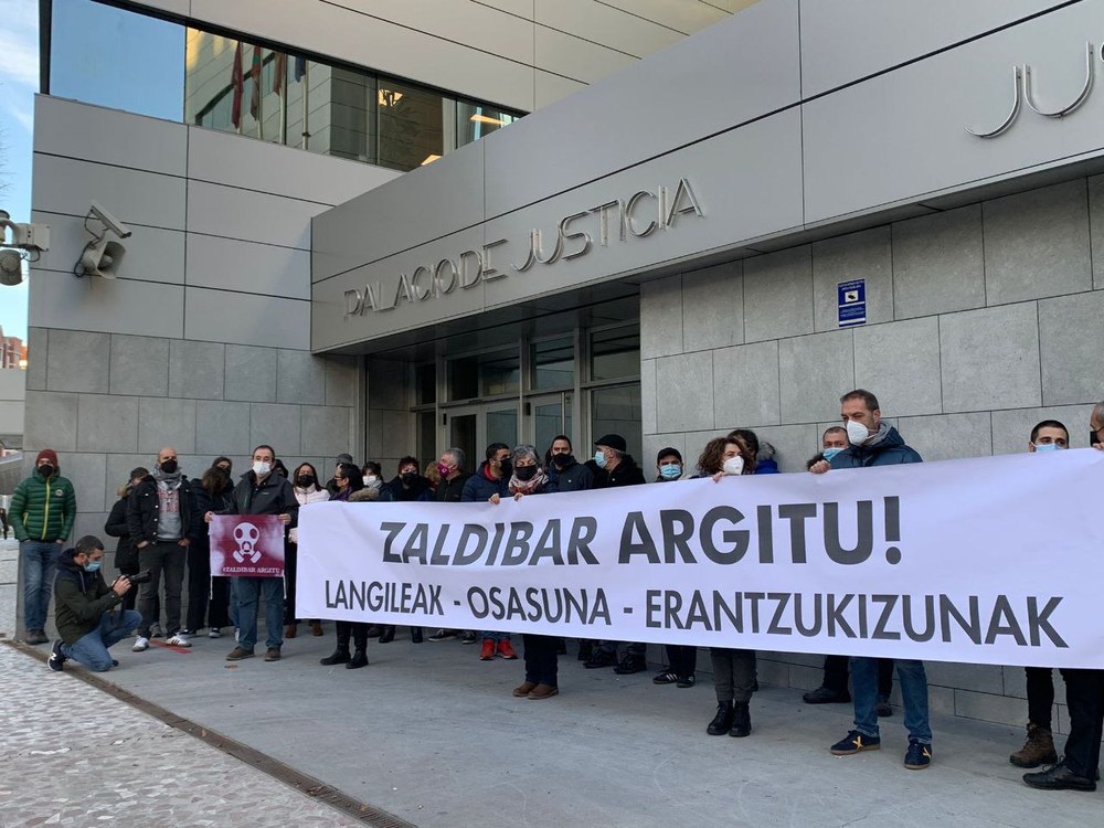 Zaldibar Argituk eta Eskubide Sozialen Kartak berretsi dute enpresak eta Eusko Jaurlaritzak beren erantzukizuna hartu behar dutela Zaldibarko zabortegiaren hondamendian