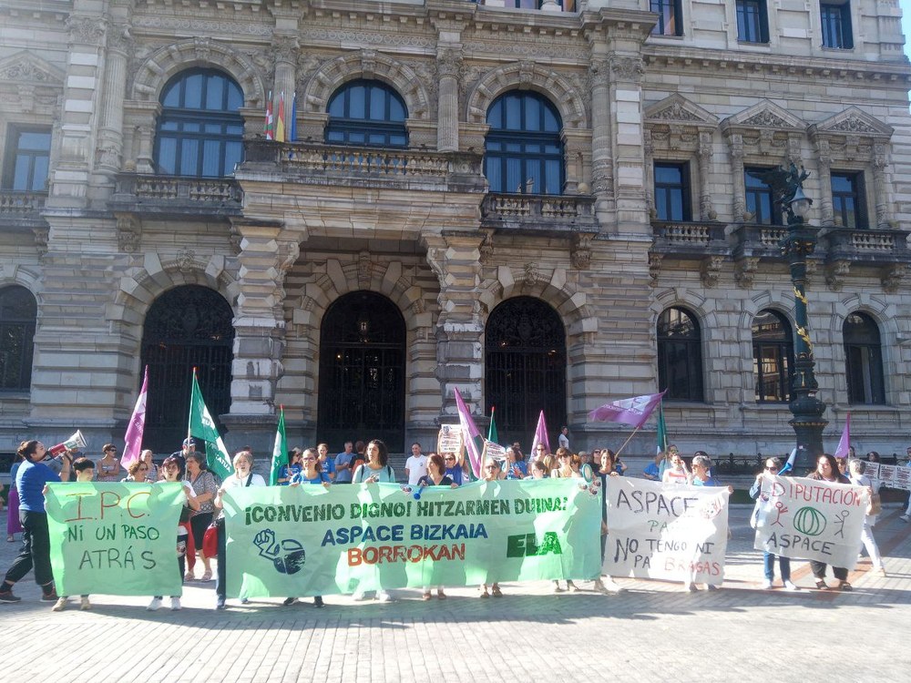 Zortzigarren greba eguna lan baldintzak hobetuko dituen hitzarmenren alde