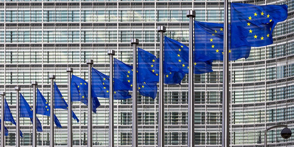 Europako funtsen kudeaketaren gardentasun faltak murrizketak dakartzatela erakusten du