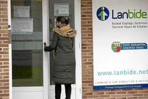 Langabezia datuen okertzeak talka egiten du enpresen mozkinen hazkunde handiarekin