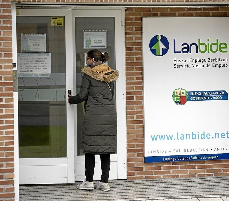 Langabezian dauden 10etik 6 emakumeak dira, biztanleria landunaren erdia baino gutxiago izan arren