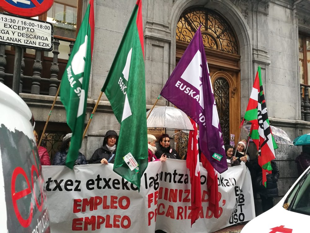 Bizkaiko Etxez-Etxeko langileek prekarietateari aurre egiteko konpromisoak eskatu dizkiote Emakunderi
