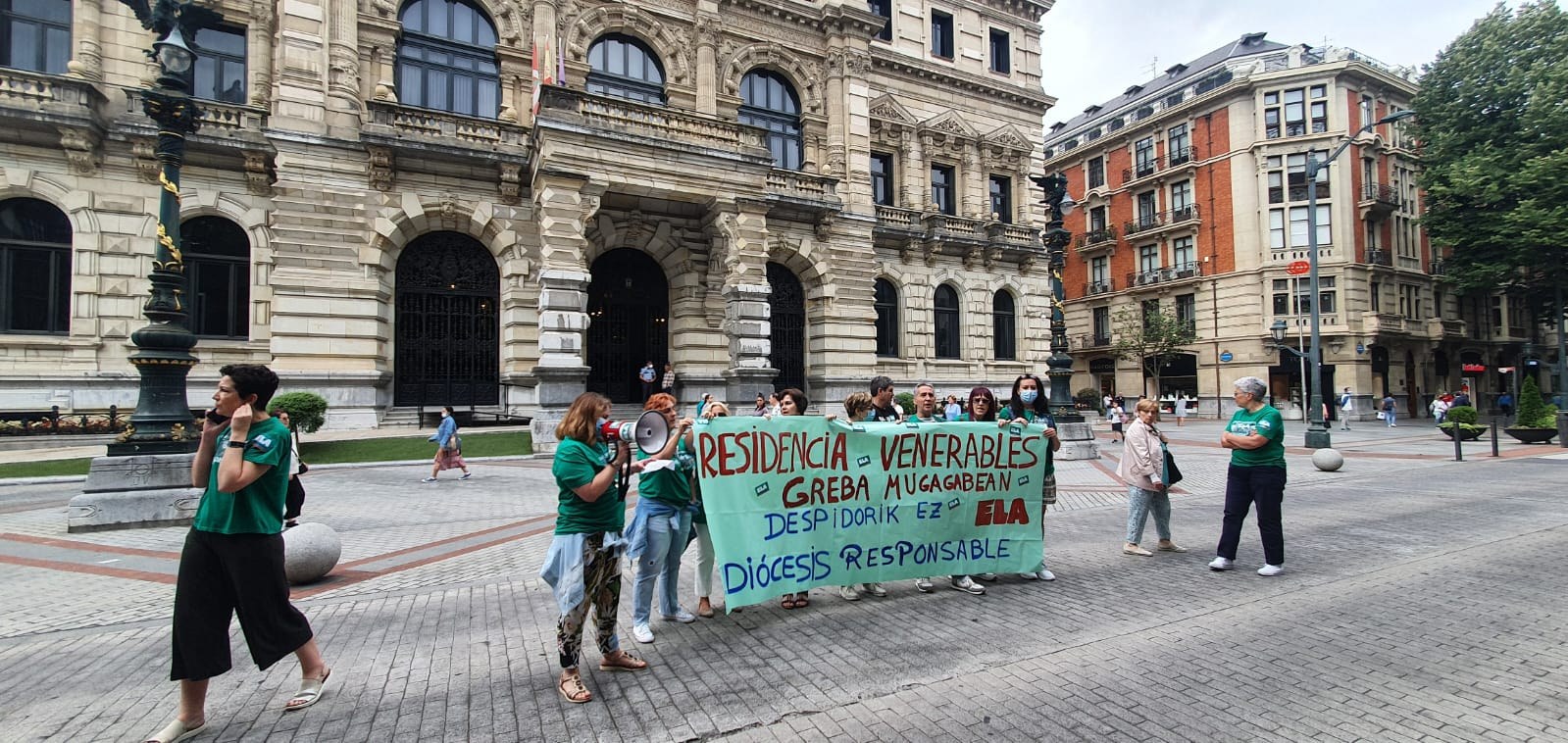 ELA sindikatuak Venerables Sacerdotesen Egoitzan deitu duen greba mugagabeak %100eko jarraipena izaten ari du lehenengo astean ELA sindikatuak Venerables Sacerdotesen Egoitzan deitu duen greba mugagabeak %100eko jarraipena izaten ari du lehenengo astean