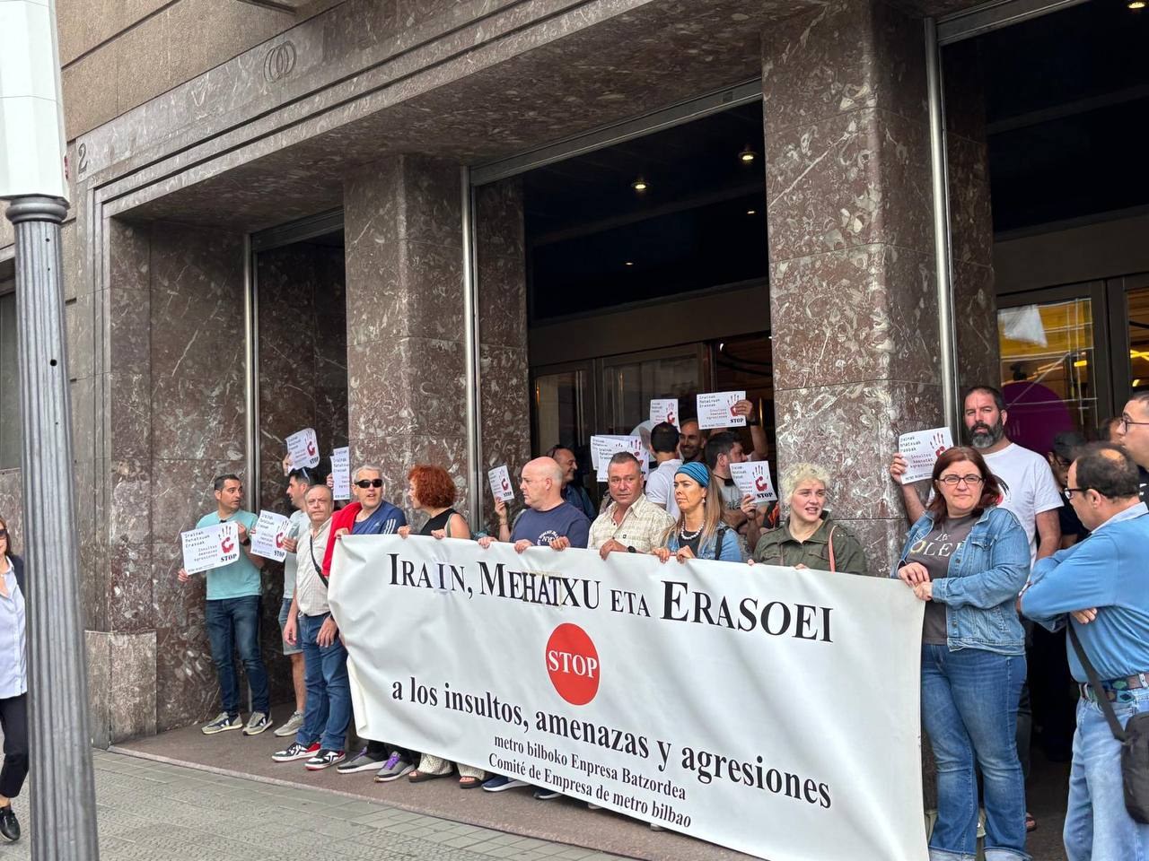 Elkarretaratzea azken erasoak salatzeko