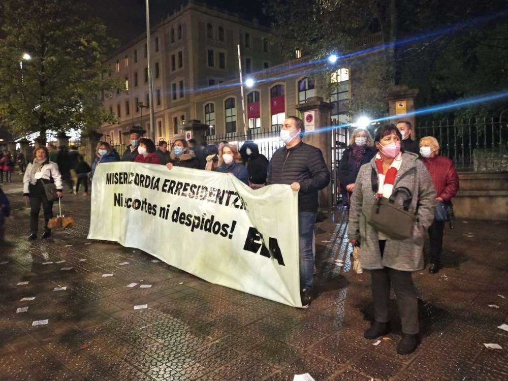 Eusko Jaurlaritzak manifestatzeko eskubidea mugatu die Bilboko La Misericordia egoitzako langileei