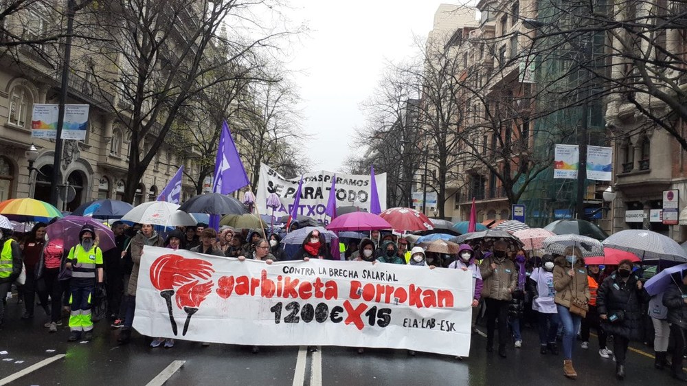 Greba Bizkaiko garbikuntzan, soldata arrakalarekin amaitzeko eta 1.200 euroko gutxieneko soldata lortzeko