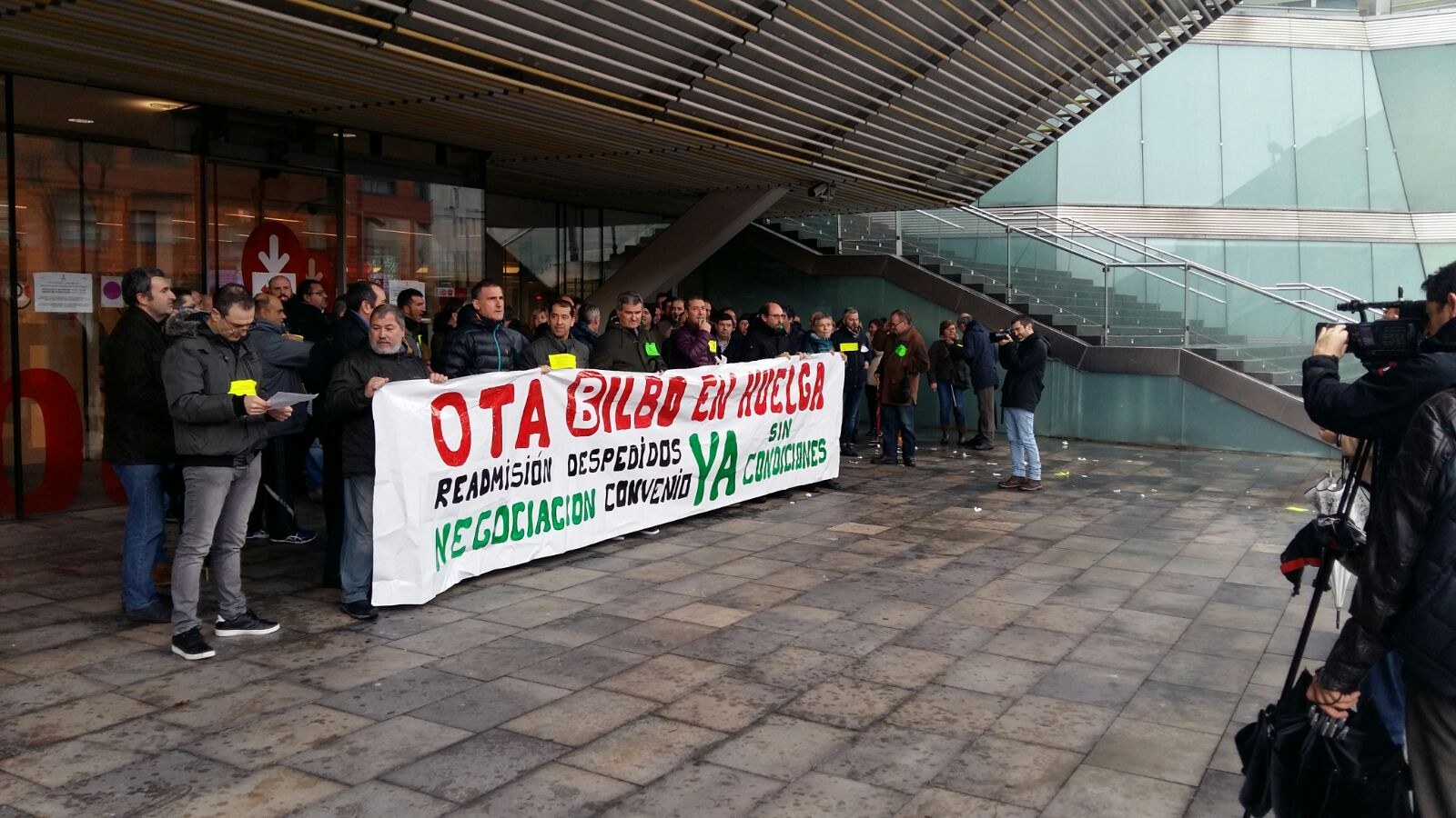 Bilboko TAO zerbitzuko langileek hilabete daramate greba mugagabean