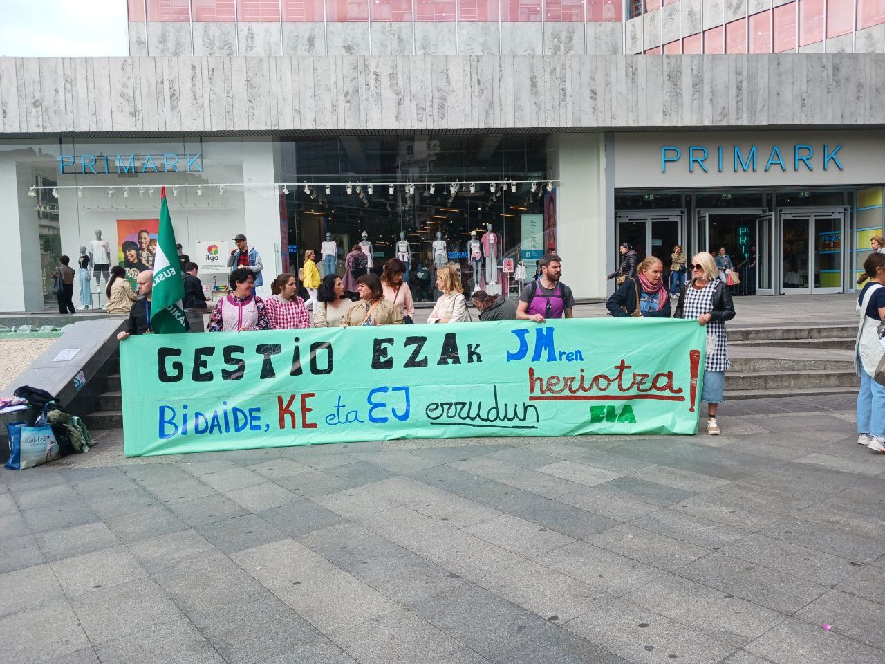 Abuztuaren 31n itxiko dute 100 lanpostu arriskuan jarrita