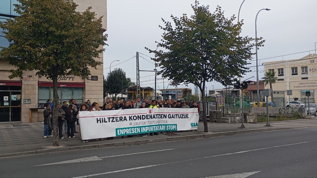 ELAk kontzentrazioa egin du Bilboko Portuko langile baten heriotza salatzeko