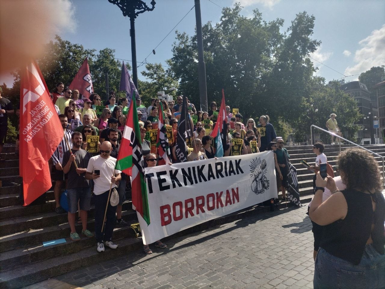 Hiru greba egun deitu dituzte abuztuan, Aste Nagusiekin bat eginez
